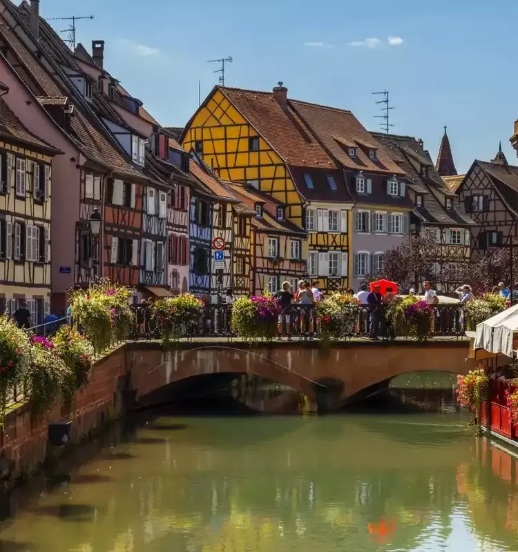 Expat Havens: Countries Offering Year-Round Mild Climates for an Enhanced Lifestyle