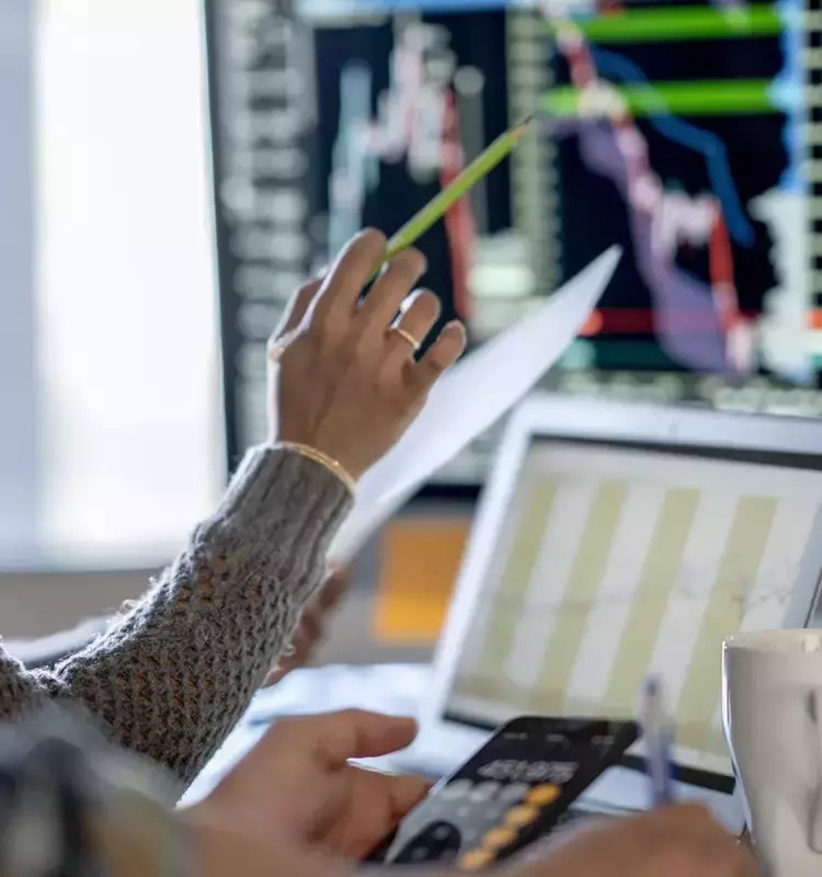 Understanding Stock Market Timing: Daily, Monthly, and Seasonal Patterns