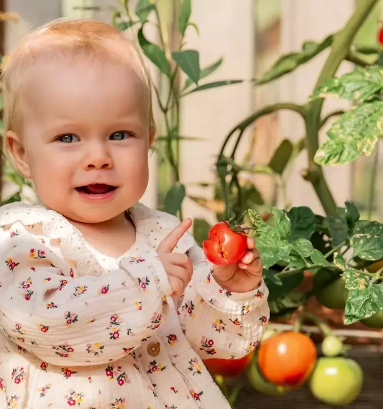 22 Girl Names Evoking Summer Vibes