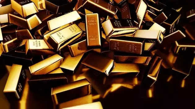 Gold Prices Decline Amid Geopolitical Tensions and Stronger Dollar