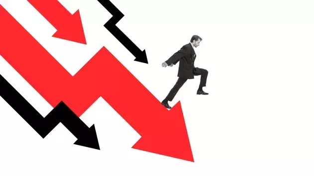 Navigating the Paradox: Market Peaks Amidst Economic Headwinds