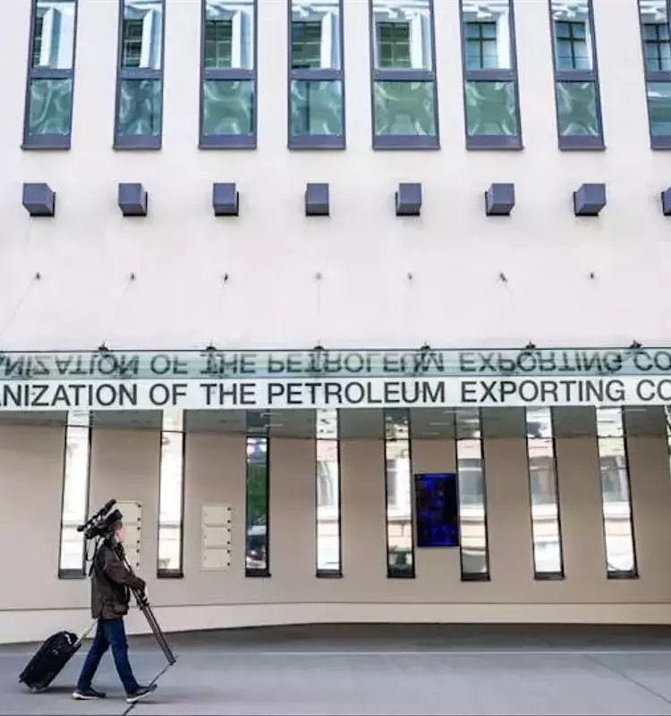 OPEC+ Boosts Oil Output Amidst Hormuz Blockade and UAE's Departure