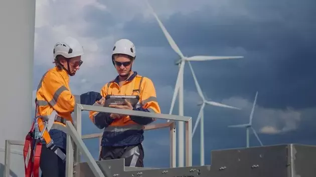 European Wind Energy Sector Adapts to Challenges with Innovation