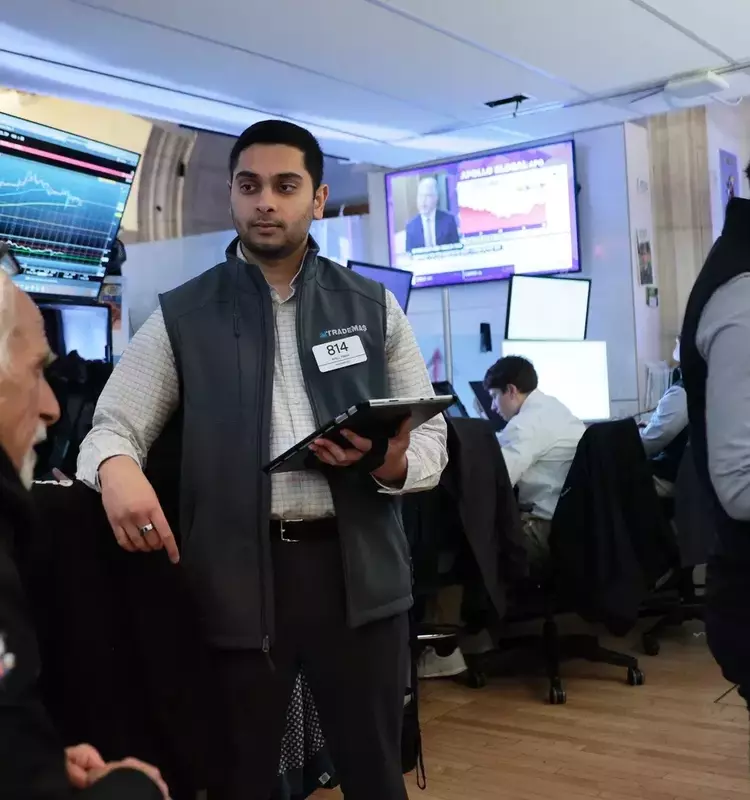 Global Markets Rebound Amidst Oil Price Stabilization and Tech Earnings Surge