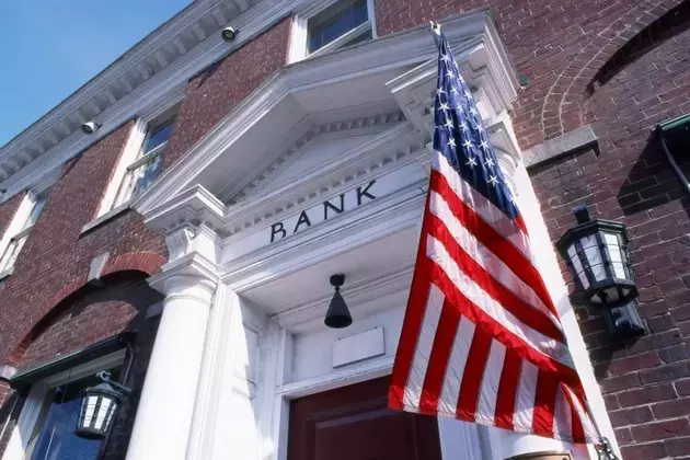 US Bank Stocks: April Performance and Market Trends