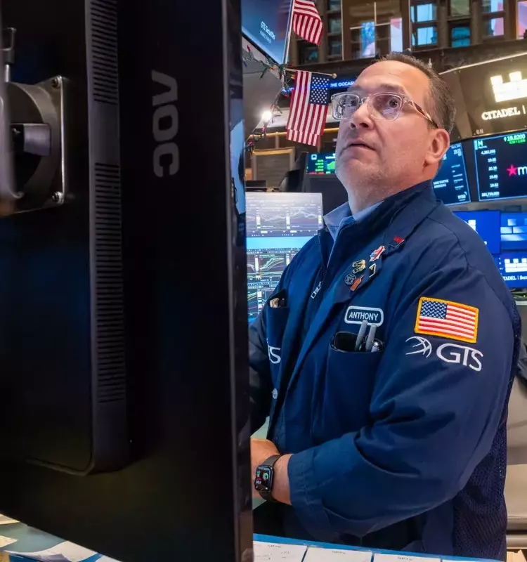 Market Trends: Job Growth Exceeds Forecasts, CoreWeave Declines, and Space IPO Soars