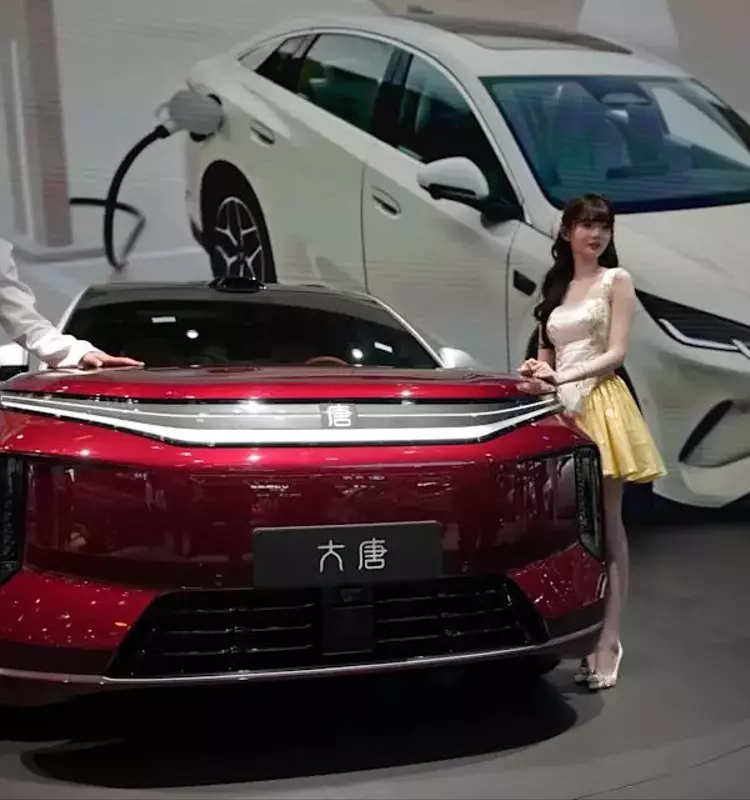 China's Passenger Car Exports Soar Amidst Domestic Sales Decline