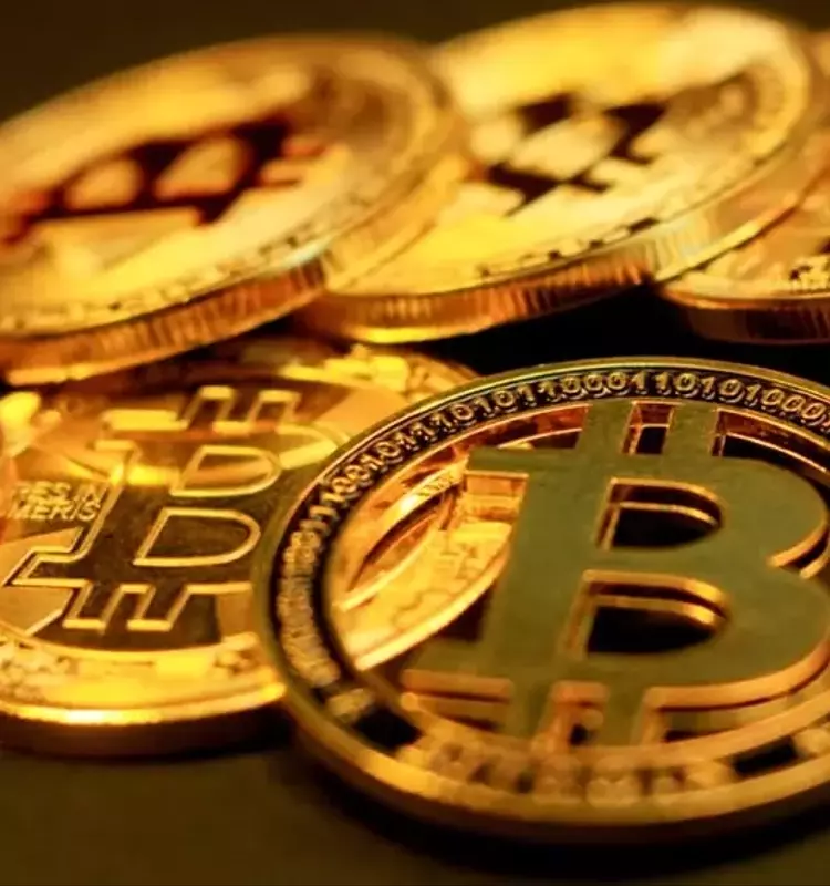 Bitcoin Approaches $82,000 Resistance, Other Cryptocurrencies Remain Stable Amidst Key Economic Data Release