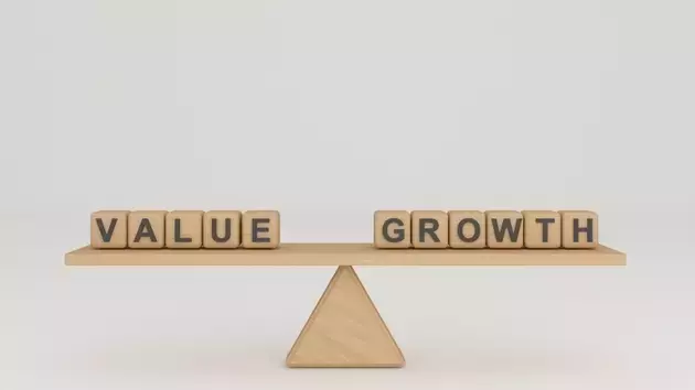 SPYV Strategy: Value Lags, But Mitigates Risk In Market Downturns