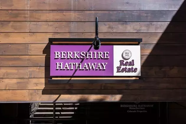 Berkshire Hathaway's Record Cash Reserve Reaches $397 Billion