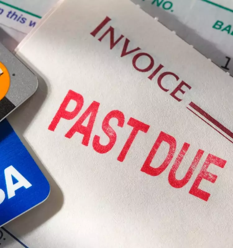 Mounting Credit Card Debt and Delinquencies Signal Consumer Financial Strain