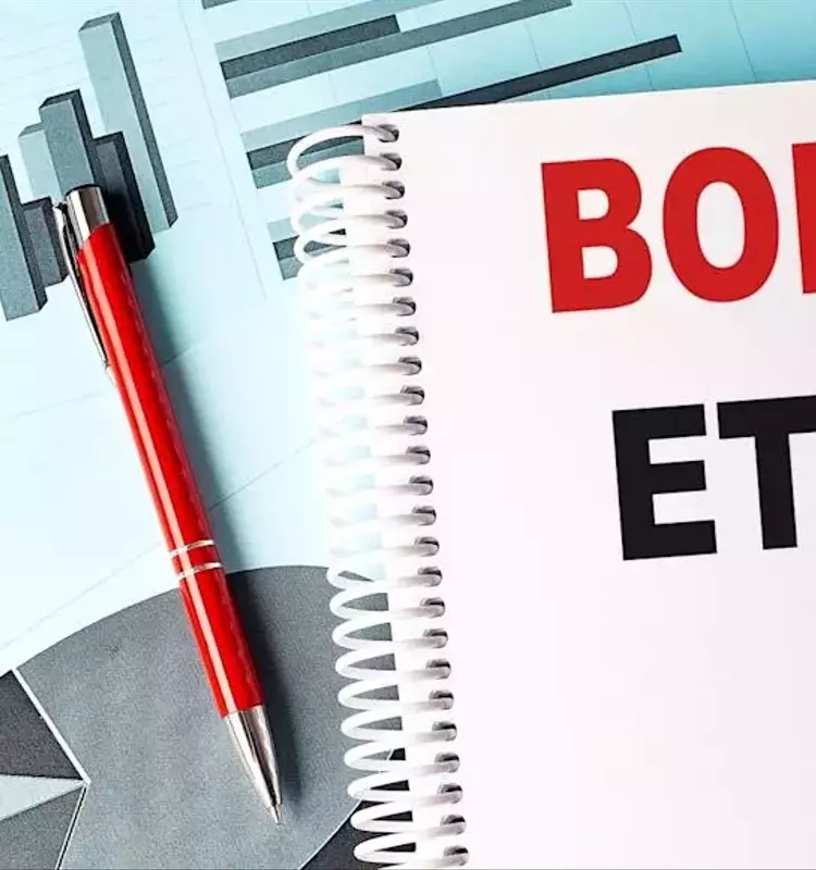 Passive vs. Active Bond Investing: A Comparison of Vanguard BND and PIMCO ETFs