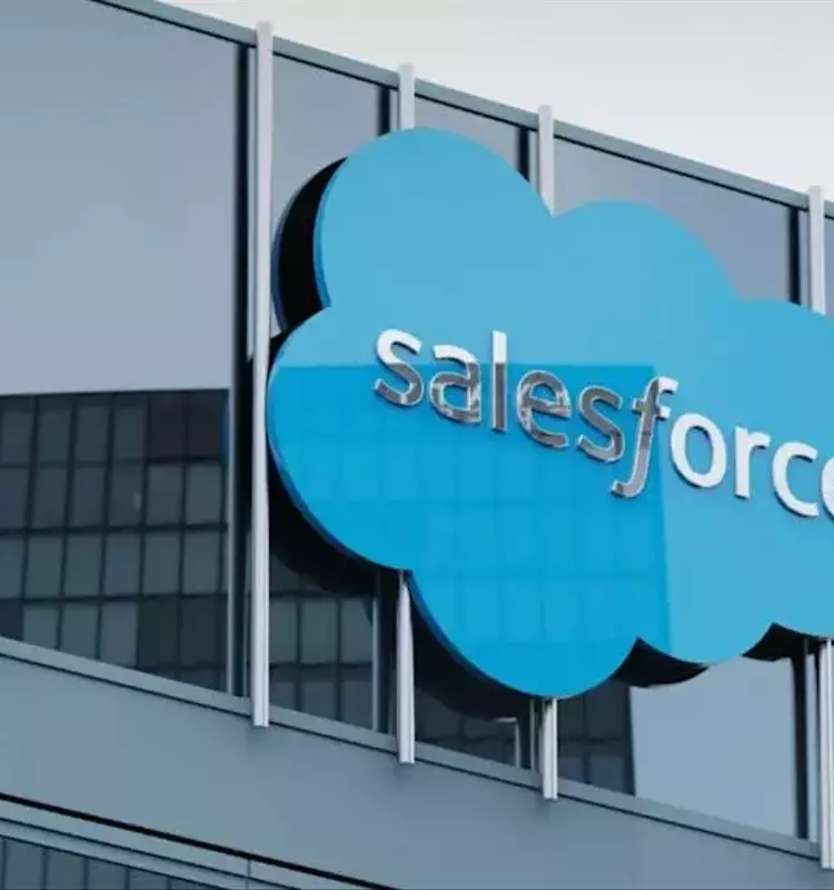 Salesforce Navigates Challenging Enterprise Software Landscape Ahead of Earnings