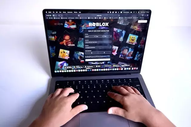 Roblox: AI-Powered Entertainment Amidst Safety Challenges