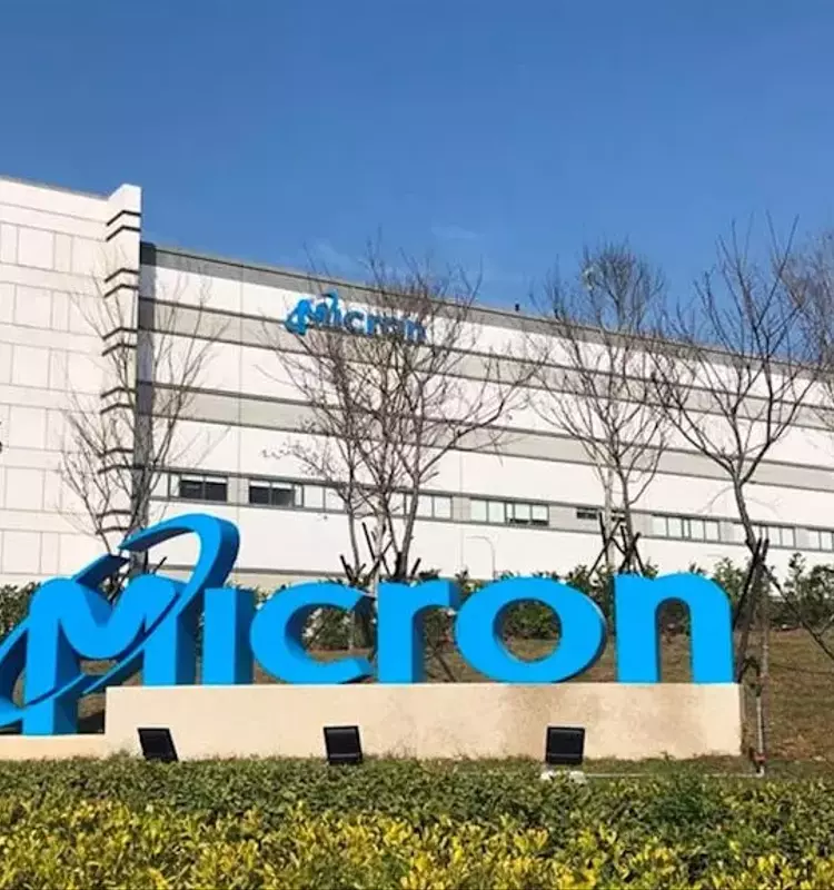 Micron Stock Tumbles Despite Broadcom's Strong Earnings