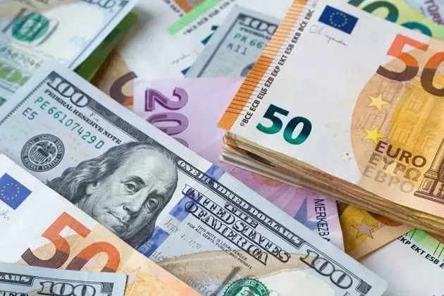 EUR/USD Resilience Amidst Economic Divergence