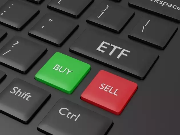 Vanguard Value ETF Faces Downgrade Amidst Downside Risks and Underperformance Projections
