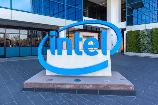 Intel's Growth Prospects Amidst AI Boom and Foundry Challenges