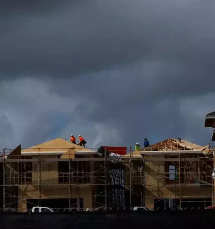 US Housing Starts Plummet Amid Rising Costs, Inflation Surges