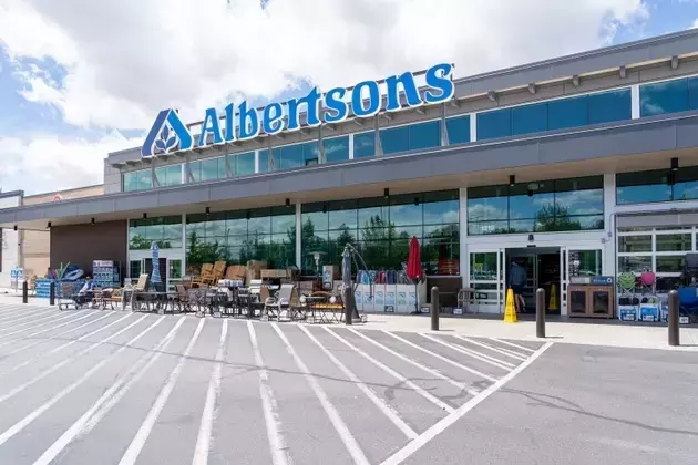 Albertsons Navigates Digital Future Amidst Financial Headwinds