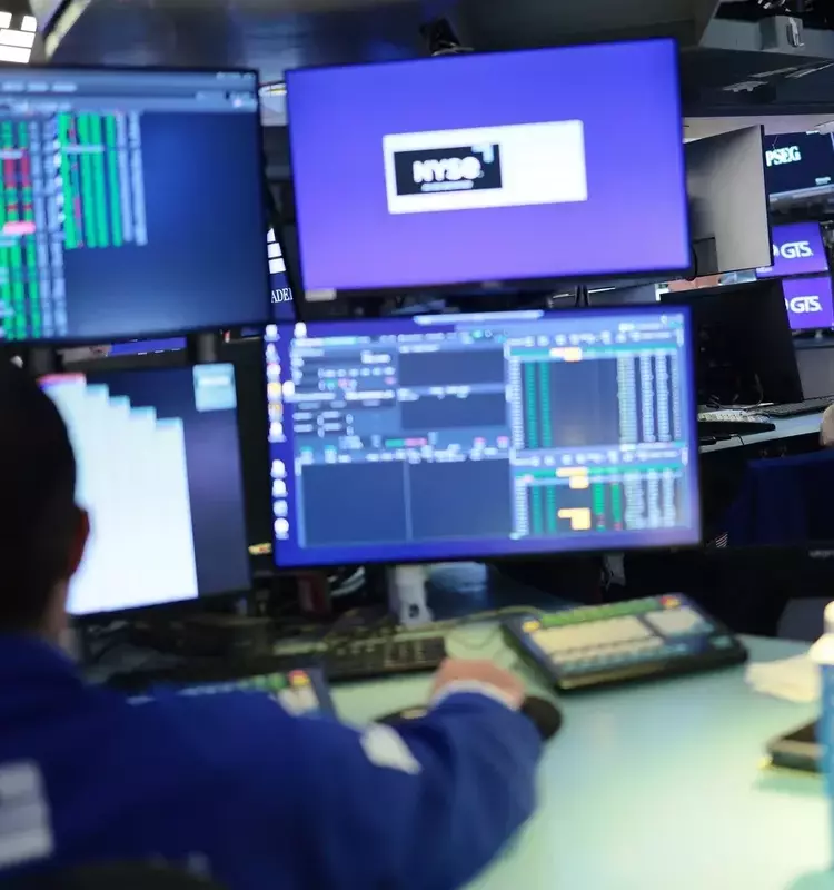 Global Markets Rally as Tech Soars, Oil Stabilizes Amid Geopolitical Pause