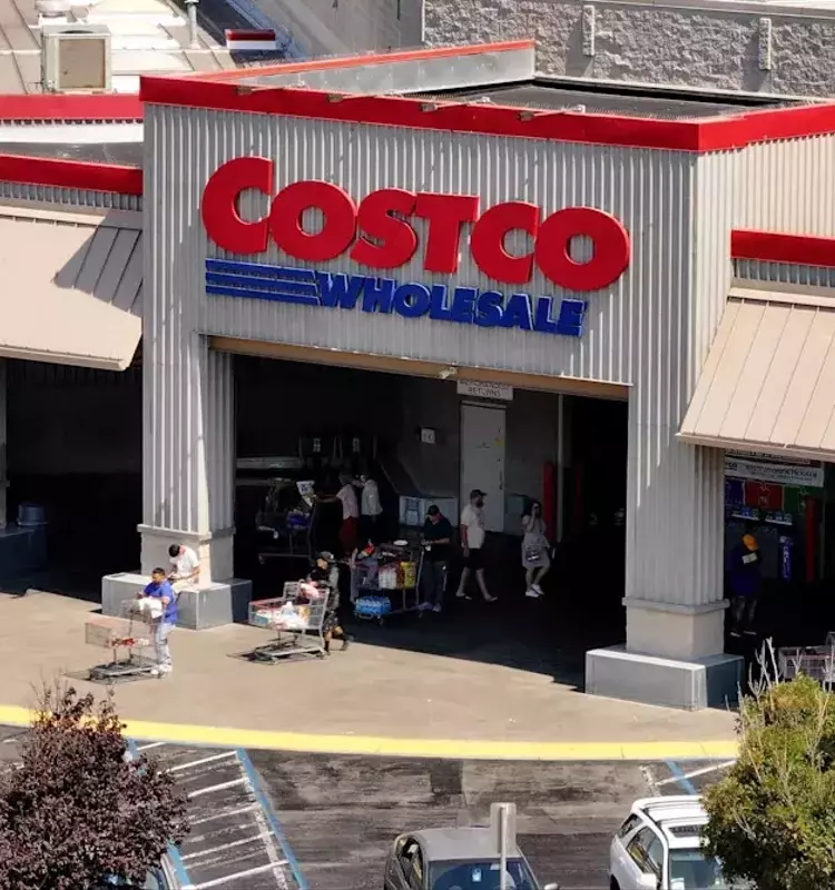 Costco Outperforms Target: A Retail Investment Analysis for 2026