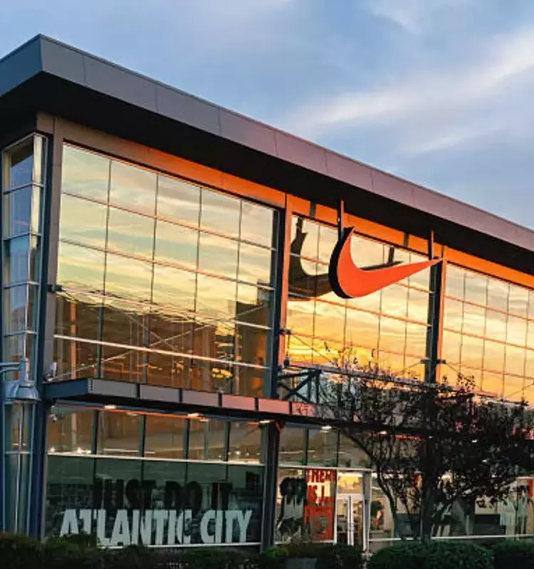 Nike's Stock Plunge: A Deep Dive into Post-Pandemic Performance and Investor Sentiment