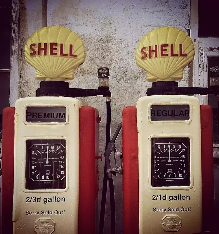Shell Shifts Strategy: Prioritizing Fossil Fuels Over Renewables