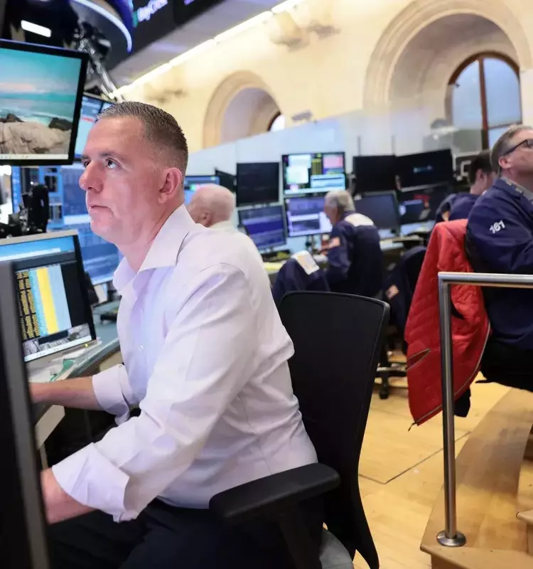 Markets Fluctuate Ahead of Key Jobs Report and Holiday Closure