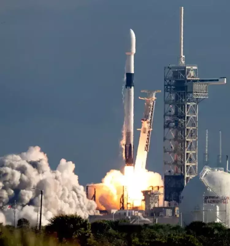 SpaceX's Nasdaq-100 Inclusion: What Investors in QQQ and QQQM Need to Know