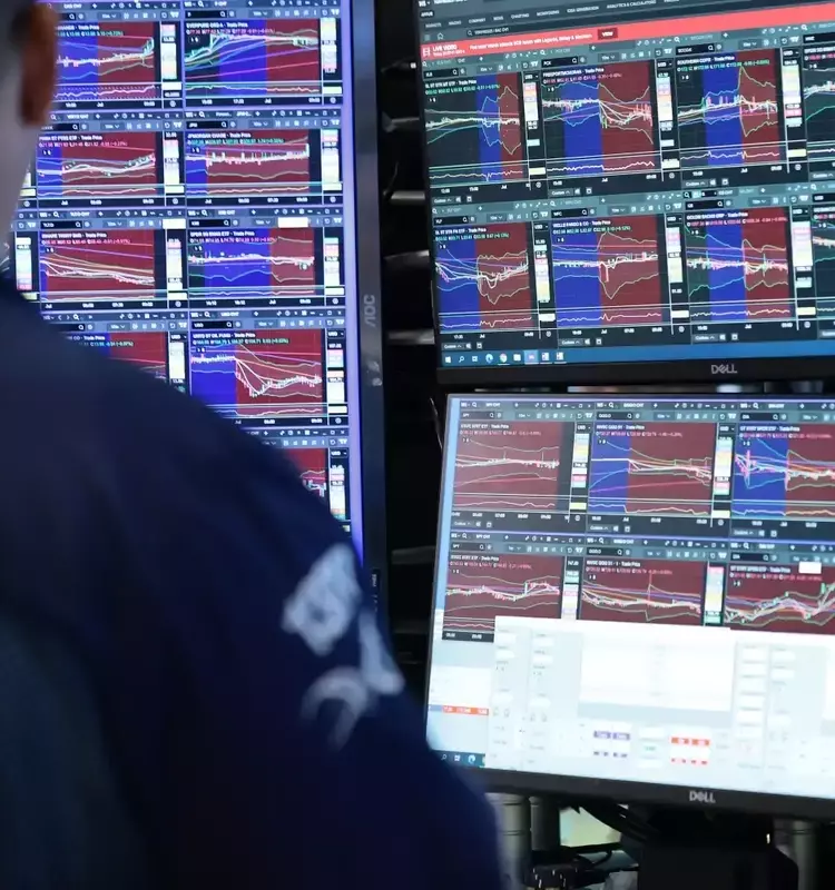 Global Market Dynamics: SpaceX's Nasdaq Debut, Chip Stock Declines, and Rising Oil Prices