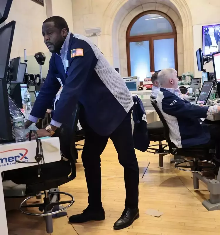 Global Market Instability: Tech Stocks Decline Amid Geopolitical Tensions and Economic Indicators