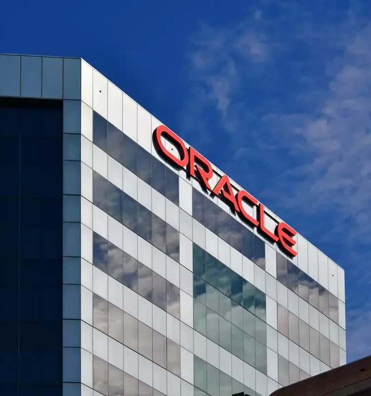 Oracle Faces Financial Challenges Amidst Massive Data Center Investments and OpenAI Dependence