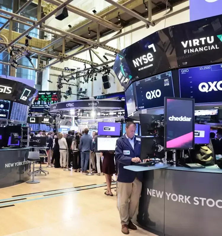 Market Dynamics: Futures, Inflation, and Banking Sector Performance