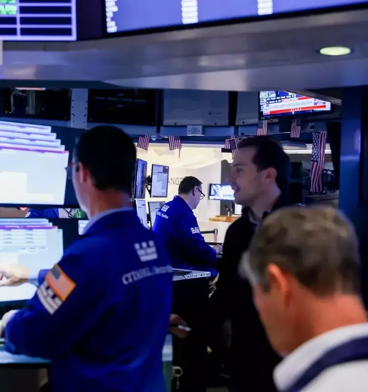 Global Markets Face Downturn as Chip Sector Woes and Geopolitical Tensions Weigh Heavily