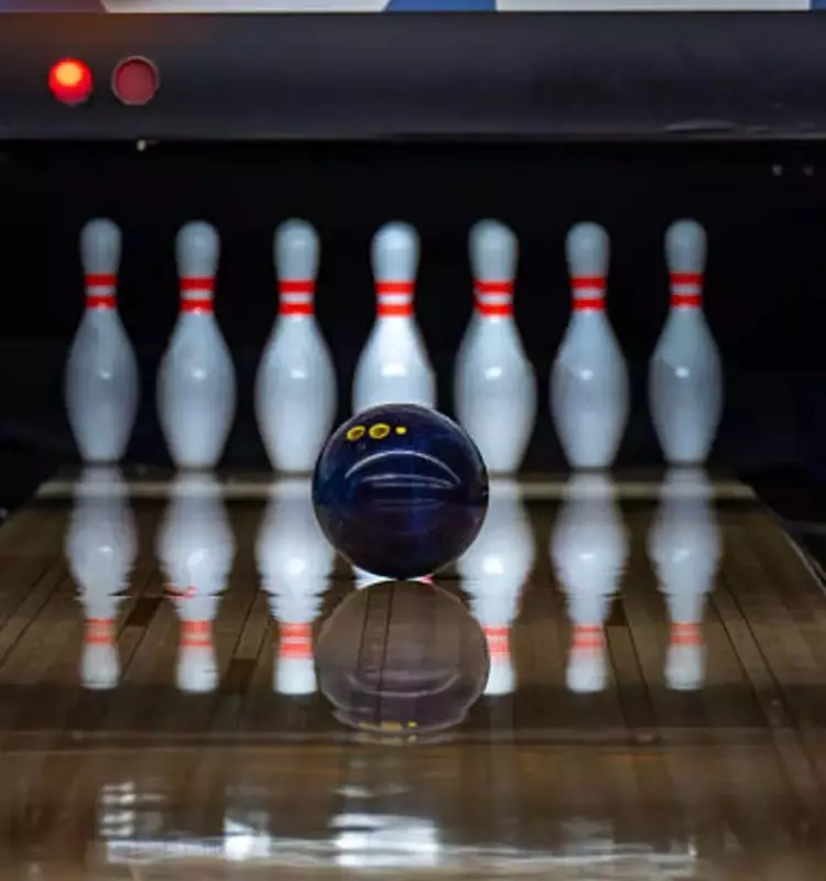 Lucky Strike Entertainment: A Deep Dive into Market Challenges and Financial Outlook