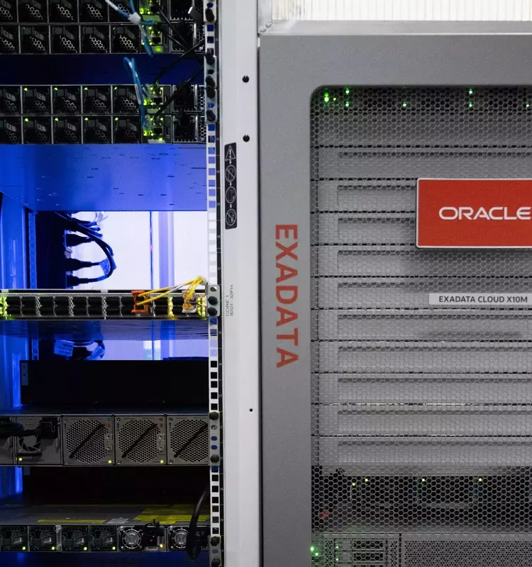 Oracle Shares Plummet Amid AI Growth Doubts and Market Competition