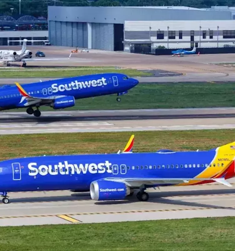 Southwest Airlines Shares Decline Amidst Weak Third Quarter Projections