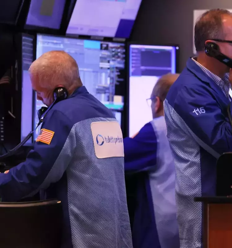Understanding Leveraged and Non-Leveraged Nasdaq ETFs: QQQ vs. TQQQ