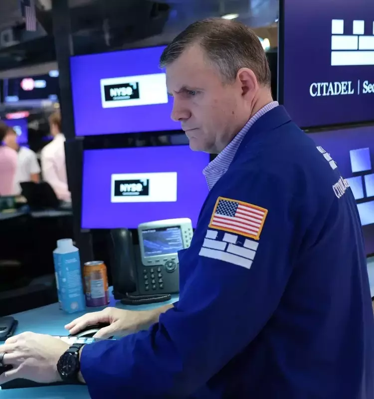 Market Dynamics: Interest Rates, Tech Earnings, and Geopolitical Tensions