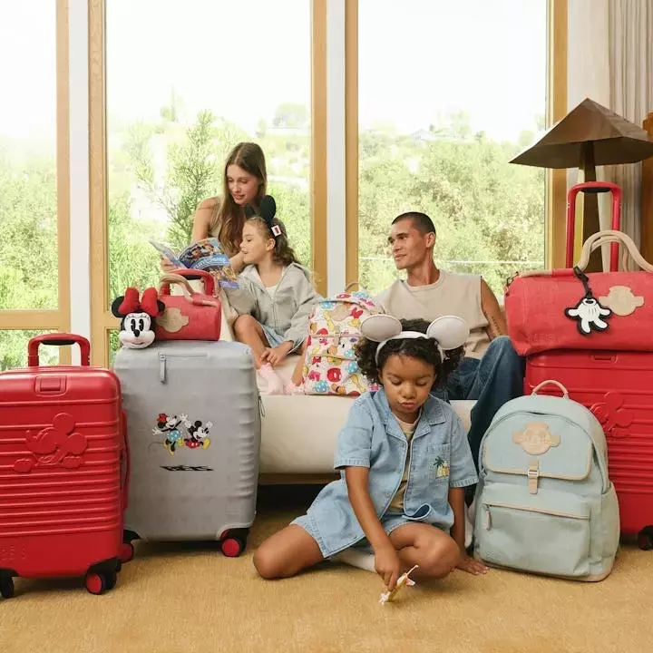 BÉIS Unveils Enchanting Disney Collaboration: Travel with Mickey & Friends