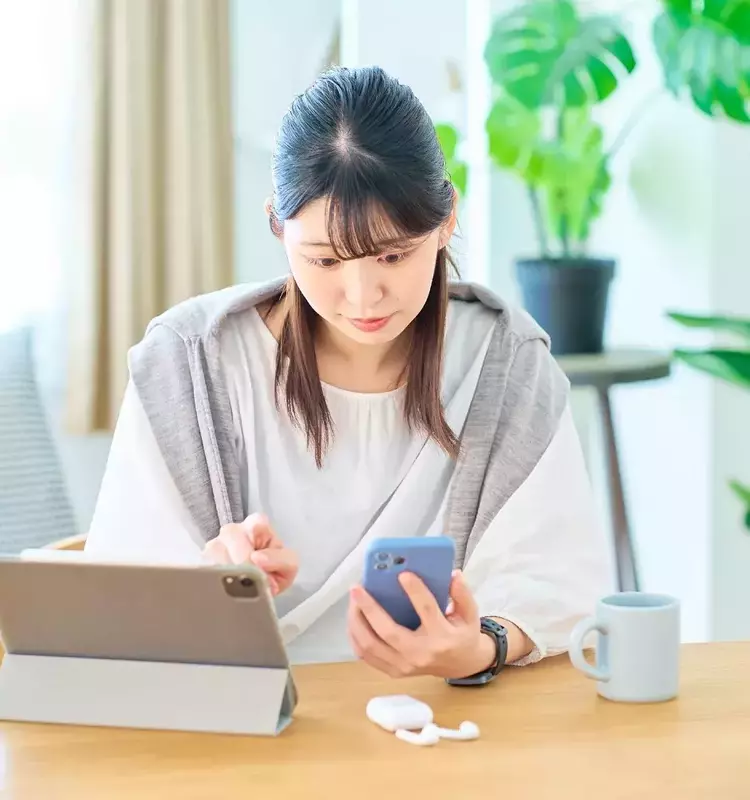 The Digital Divide: Unpacking the Advantages and Disadvantages of Online Checking Accounts