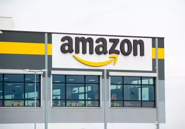 Amazon's Dual Engines: AWS Dominance and E-commerce Acceleration Propel Valuation