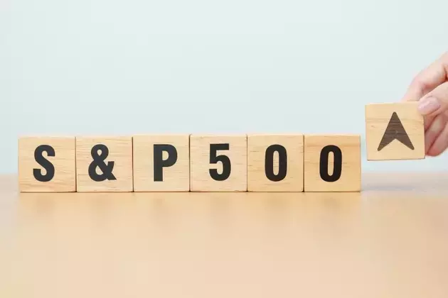 S&P 500 Reaches New Record High, Economic Growth Forecast Shifts