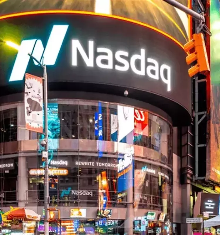 Wall Street Navigates Market Flux Amid AI Surge and Geopolitical Tensions