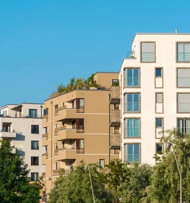 Dallas Apartment Foreclosure Displaces Residents Amidst Rising Housing Costs