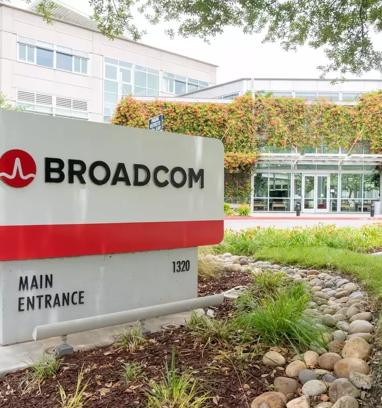 Broadcom's AI-Driven Surge: A High-Conviction Buy Despite Market Skepticism